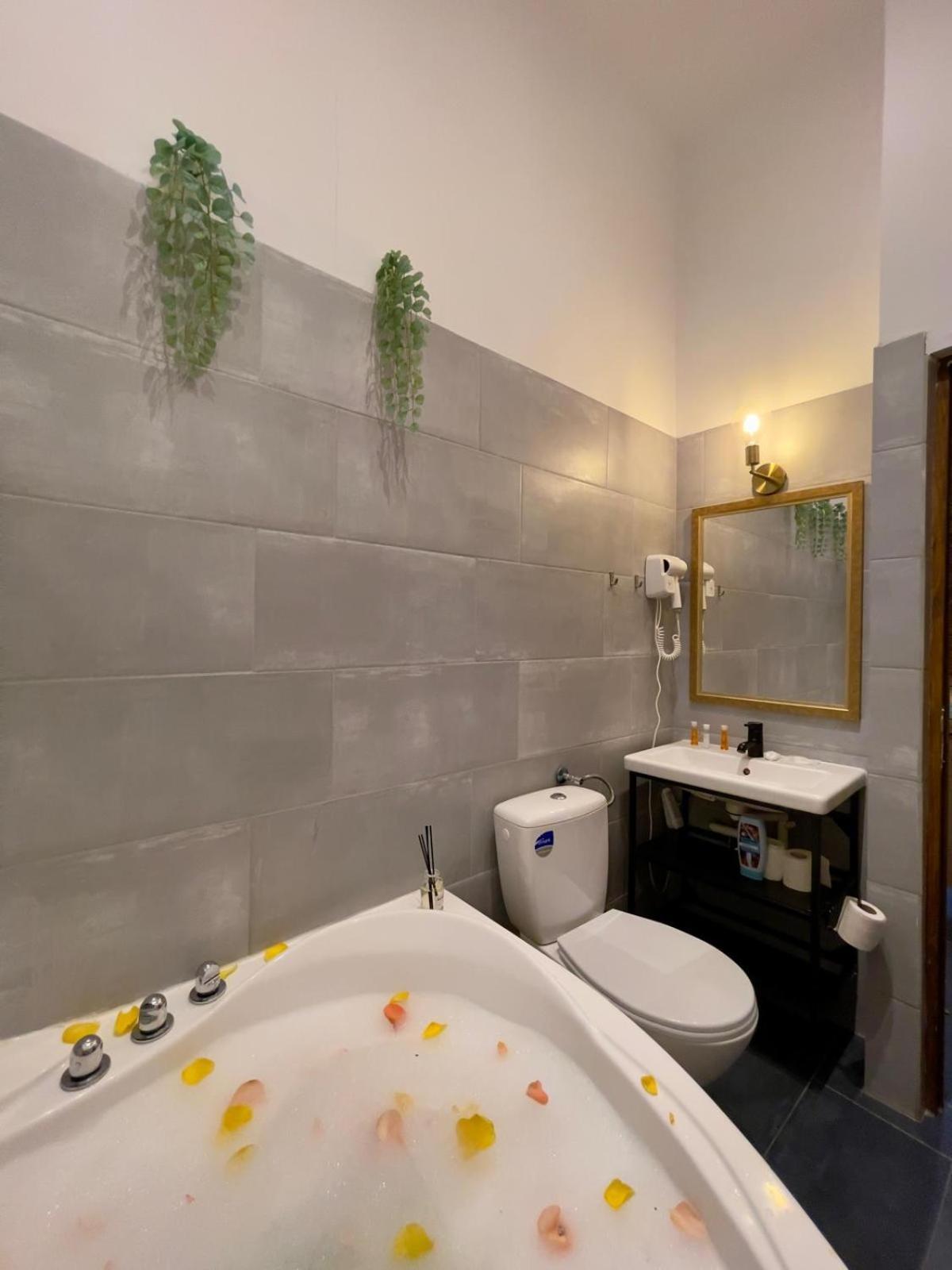 בוקרשט Old Town Jacuzzi Studio מראה חיצוני תמונה
