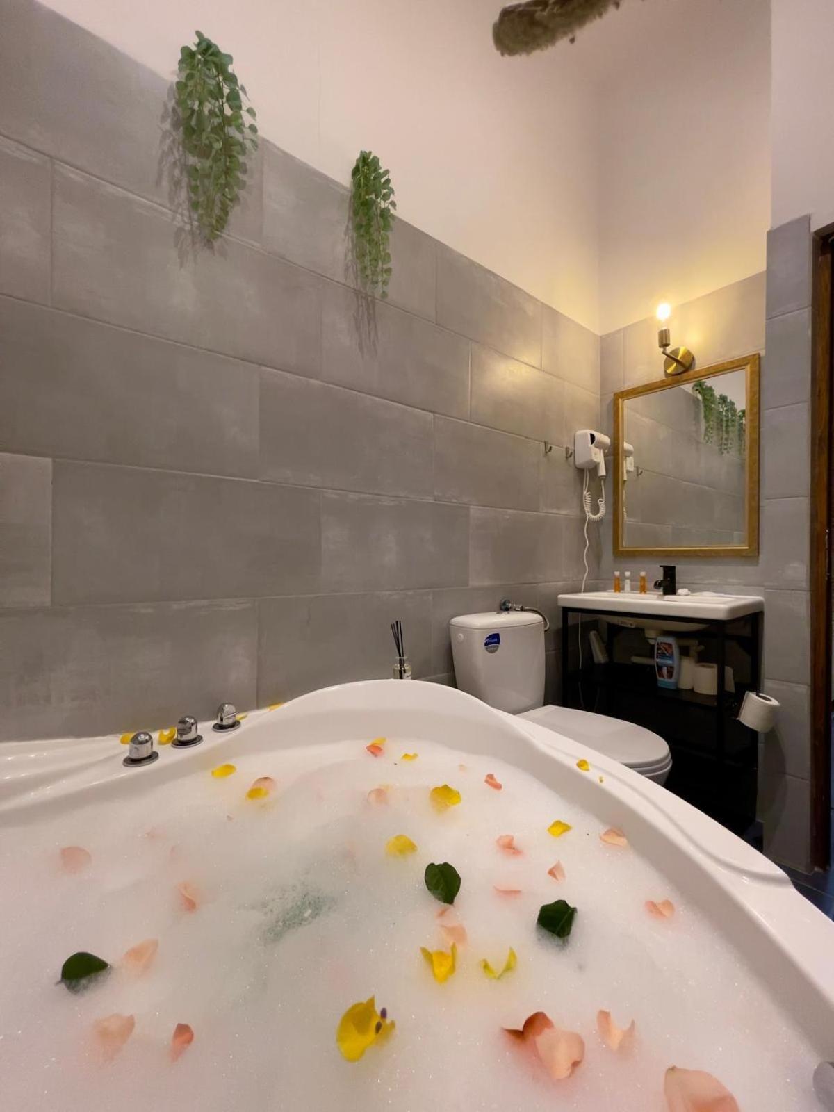 בוקרשט Old Town Jacuzzi Studio מראה חיצוני תמונה
