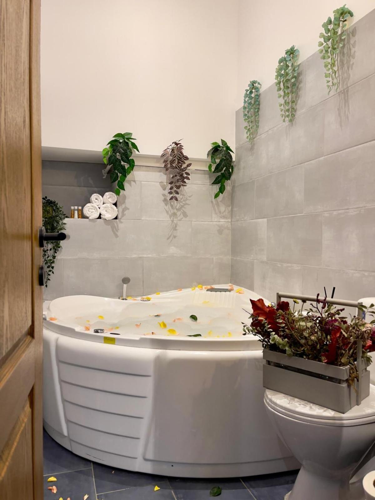 בוקרשט Old Town Jacuzzi Studio מראה חיצוני תמונה